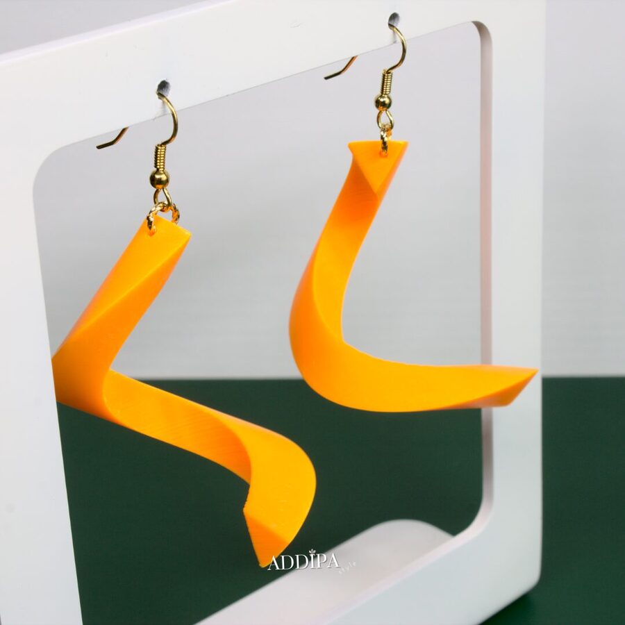 3D printēti auskari - oranžas spirāles.