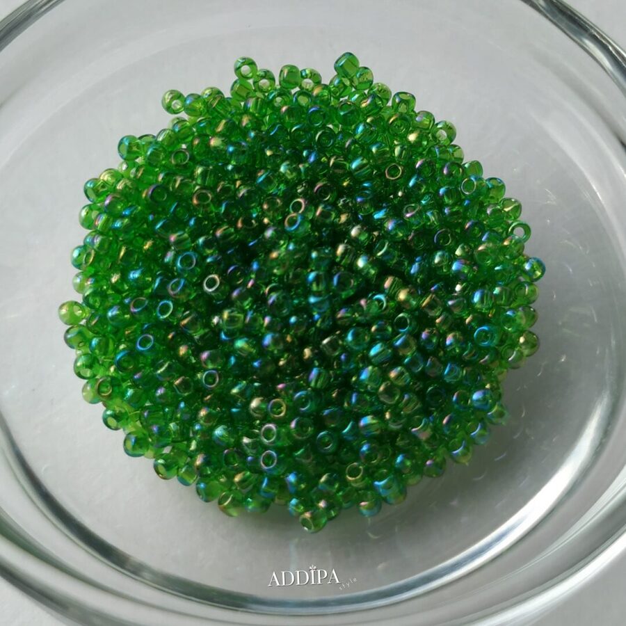 TOHO izmērs 11 sēkliņu pērlītes 10 grami, krāsa- spīdīgas zaļas.