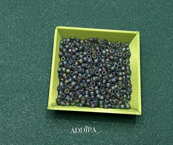 TOHO seed beads NO.8/0 color - mottled blue/purple