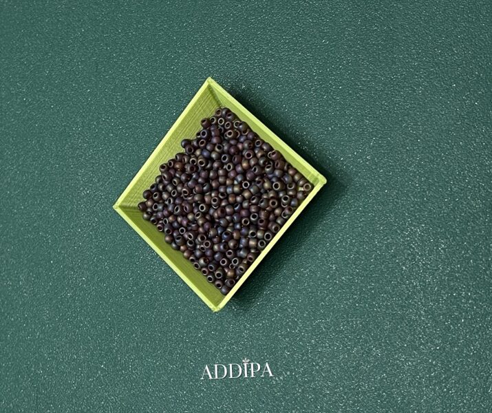 TOHO seed beads NO.8/0 color - mottled blue/purple